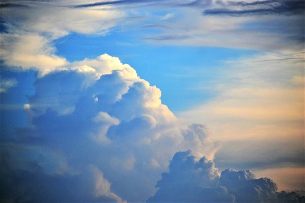 Quels sont les défis de la mise en place de solutions de cloud hybride pour les entreprises?