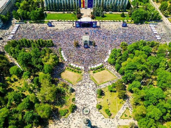 Comment intégrer l'intelligence artificielle dans une stratégie de marketing digital pour une entreprise de logistique?